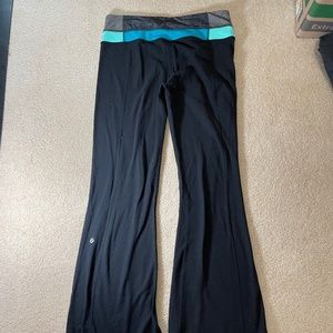 Lululemon Flare Groove Pants Reversible Black/Quilt Blue Size 8 *Good Condition